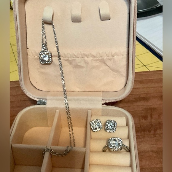 Gift Set! Jewelry Box & Jewelry Set! - Picture 2 of 4
